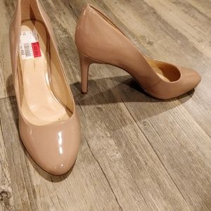 Brand new Jessica Simpson nude patent pumps sz 10